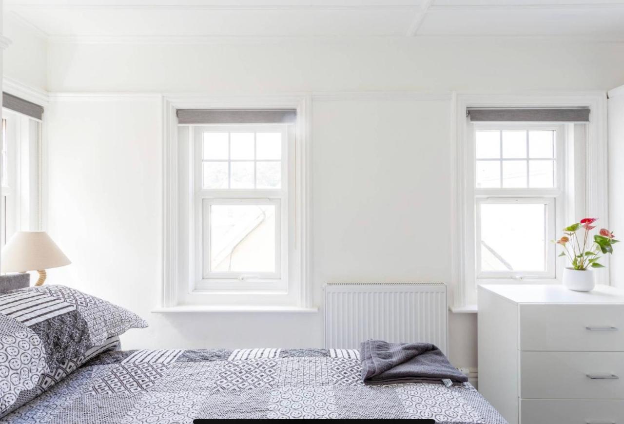Ammonite Luxury Beachfront Apartment Lyme Regis Buitenkant foto